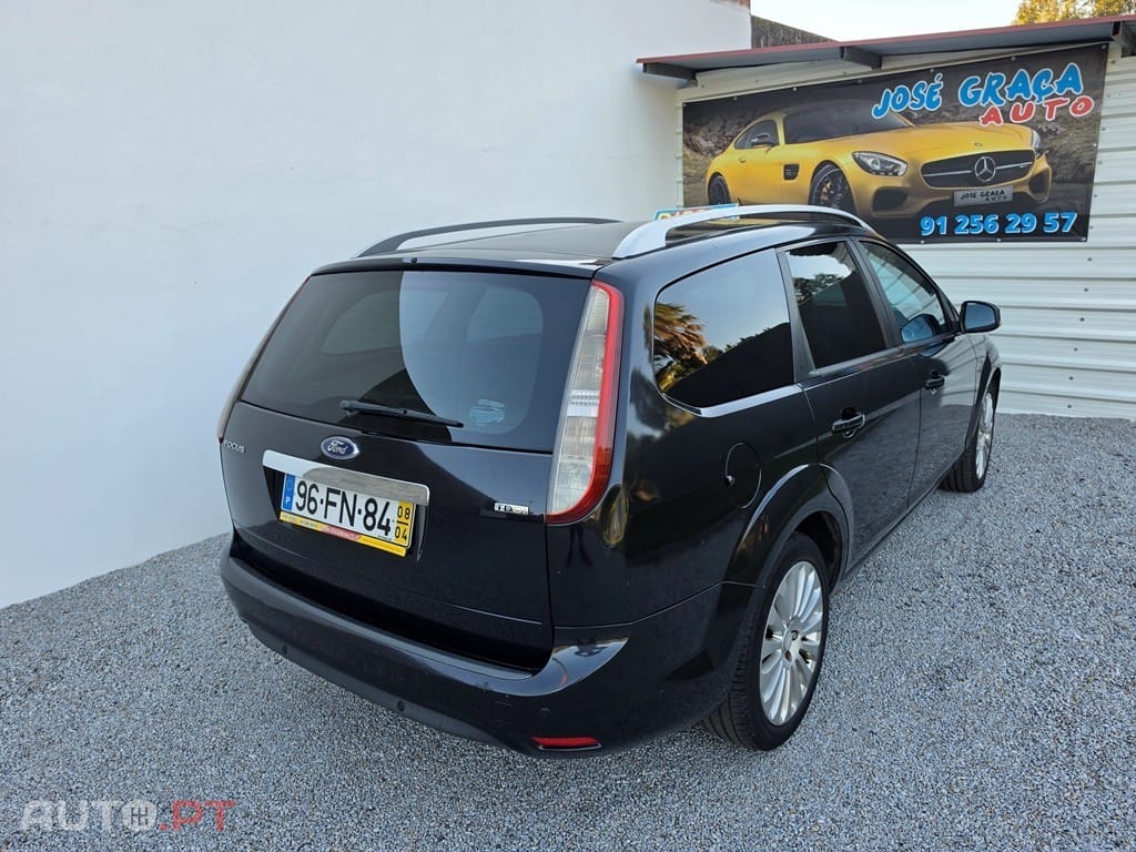 Ford Focus SW 1.6 TDCi Ghia — fotografia 3