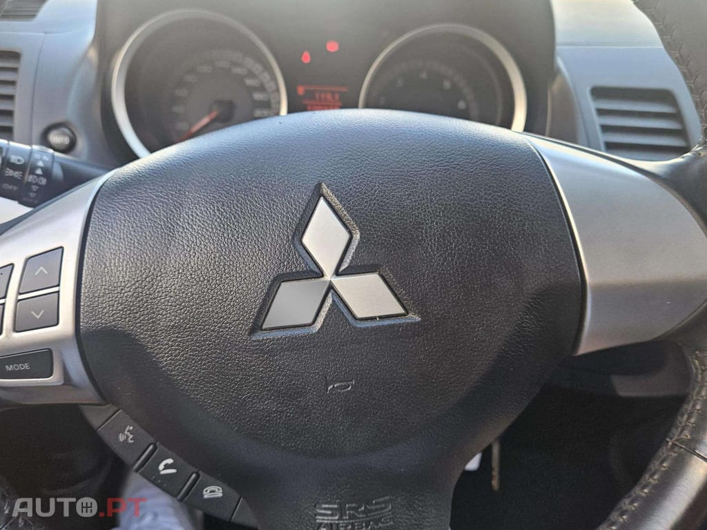 Mitsubishi Lancer 1.5 Invite