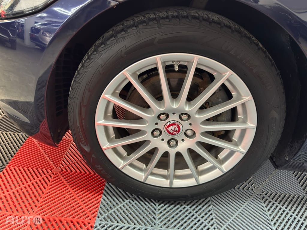 Jaguar XE 2.0 D Prestige