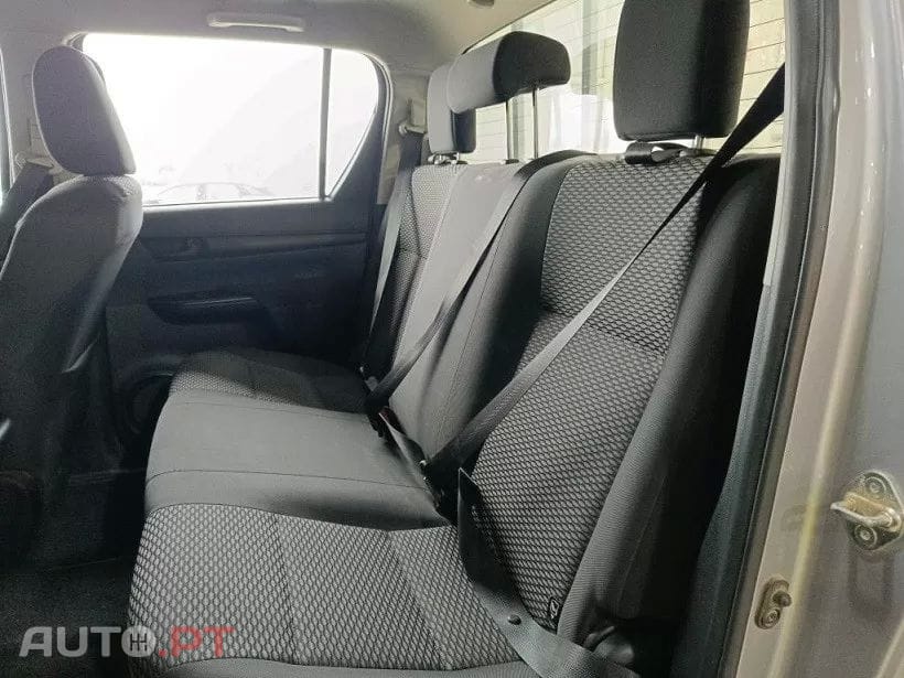Toyota Hilux 2.4 D-4D 4WD Tracker