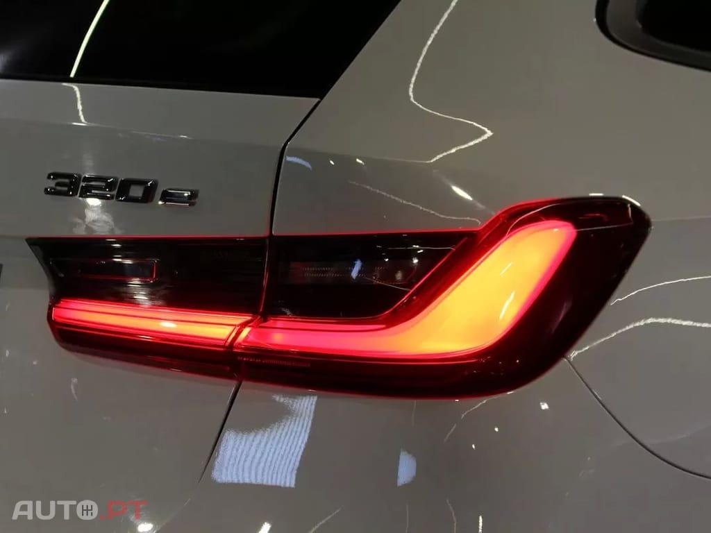 BMW 330 e Line Sport Auto