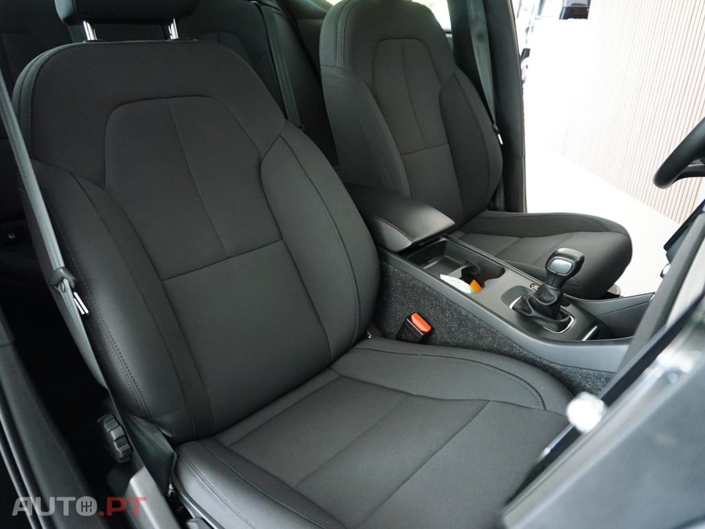 Volvo XC40 1.5 T2 Momentum Plus