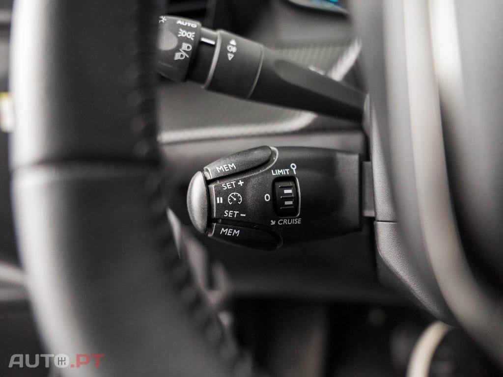 Peugeot E-2008 50 kWh Active Pack
