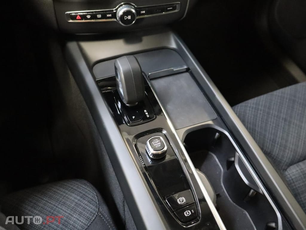 Volvo XC60 2.0 T6 PHEV Core AWD