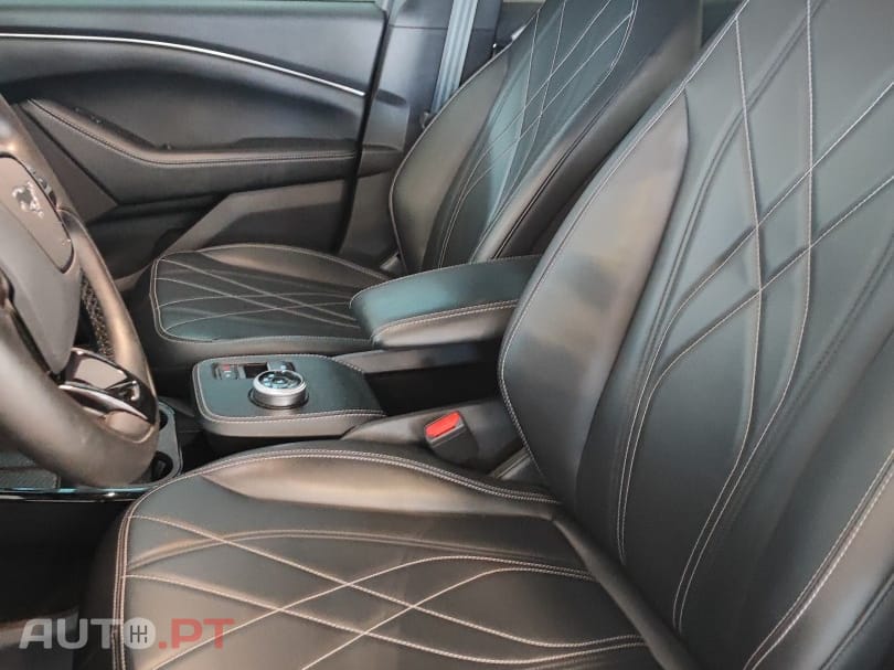 Ford Mustang Mach-E Alargada