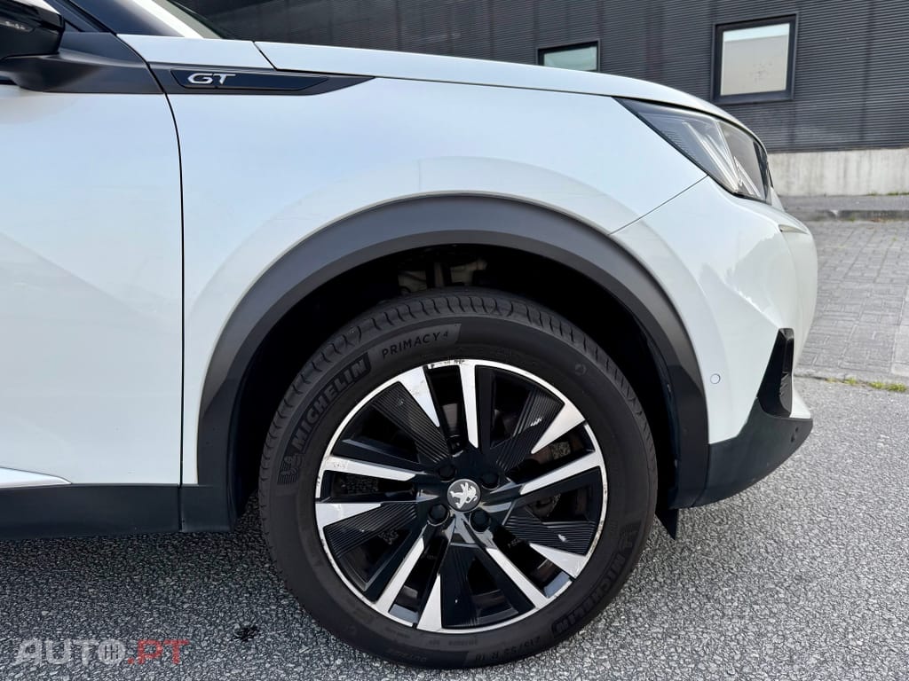 Peugeot 2008 PureTech 155 EAT8 GT