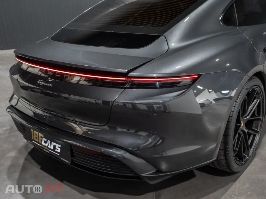 Porsche Taycan 4