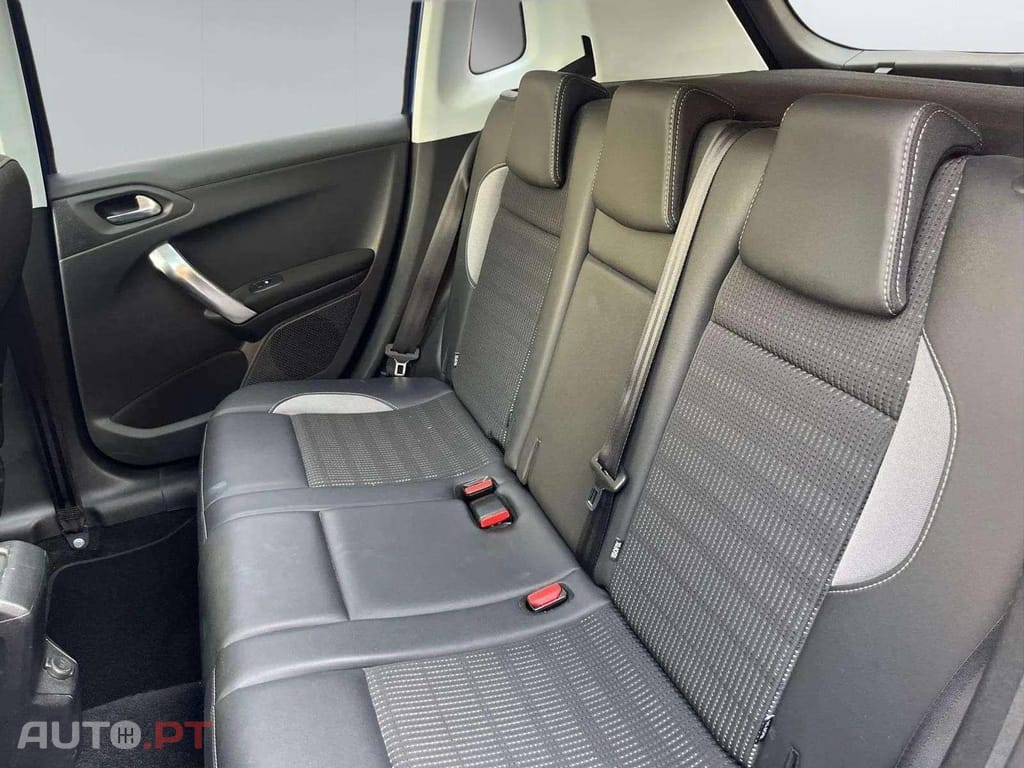 Peugeot 2008  1.2 PureTech Allure CROSSWAY