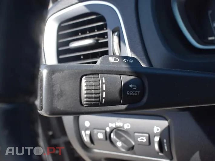 Volvo V40 Cross Country Outro