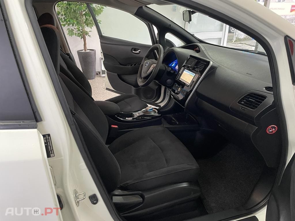 Nissan Leaf Acenta Limited Edition Flex