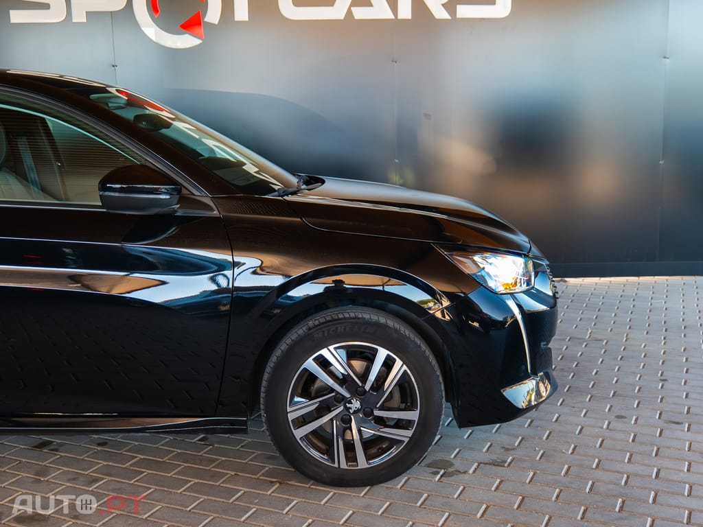 Peugeot 208 1.2 PureTech Allure EAT8
