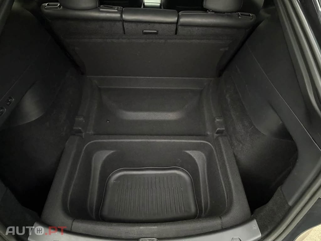 Tesla Model Y Long-Range RWD