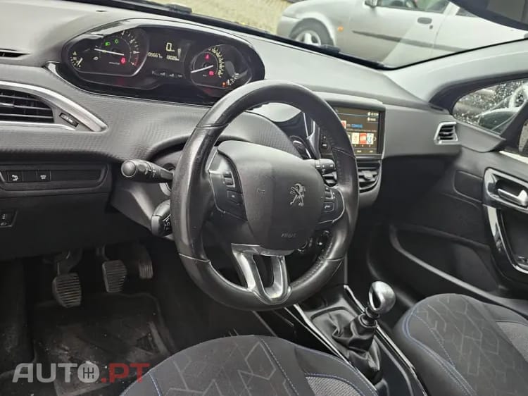Peugeot 2008 1.2 PureTech Signature