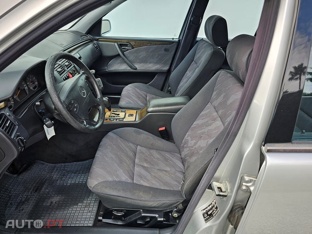 Mercedes-Benz E 220 Cx/Auto 143Cv