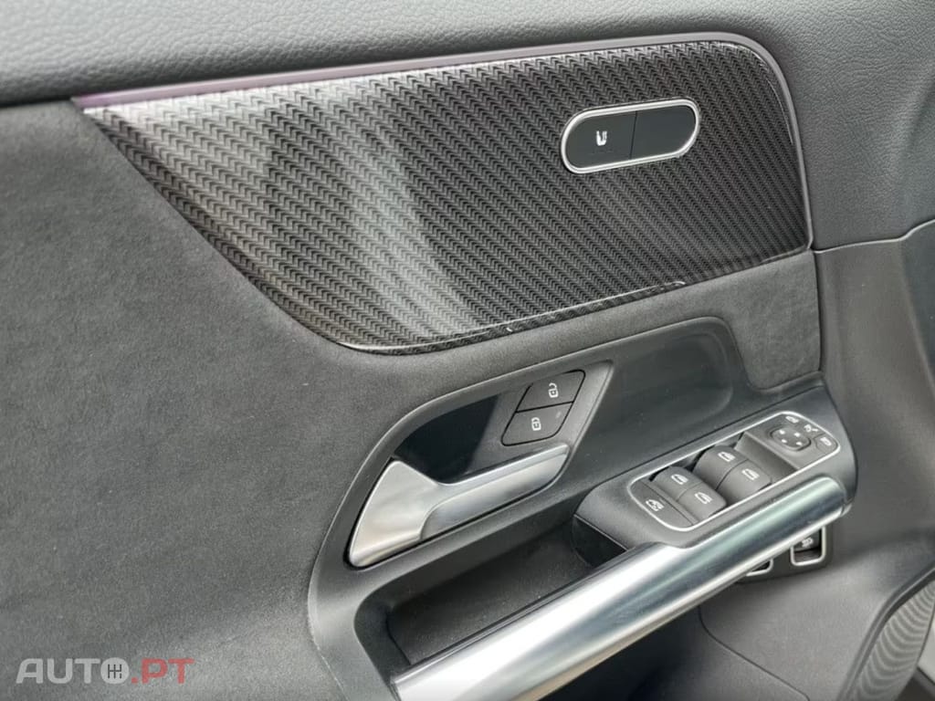 Mercedes-Benz GLA 250 I.V.A DEDUTIVEL e AMG
