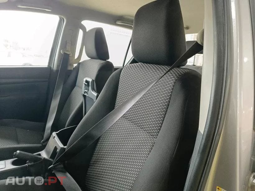 Toyota Hilux 2.4 D-4D 4WD Tracker