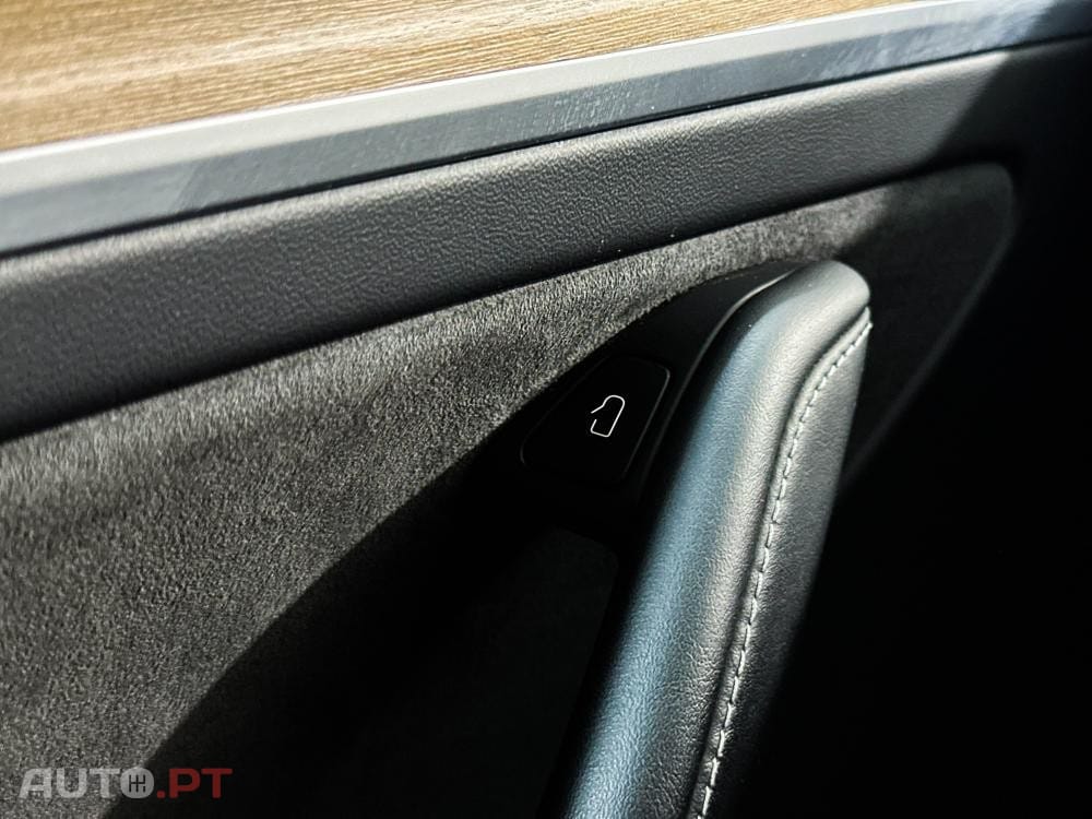 Tesla Model Y Long Range Dual Motor AWD