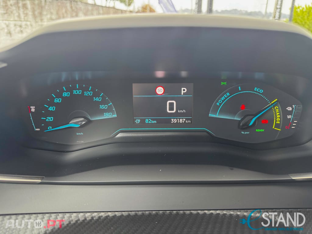 Peugeot E-2008 Active