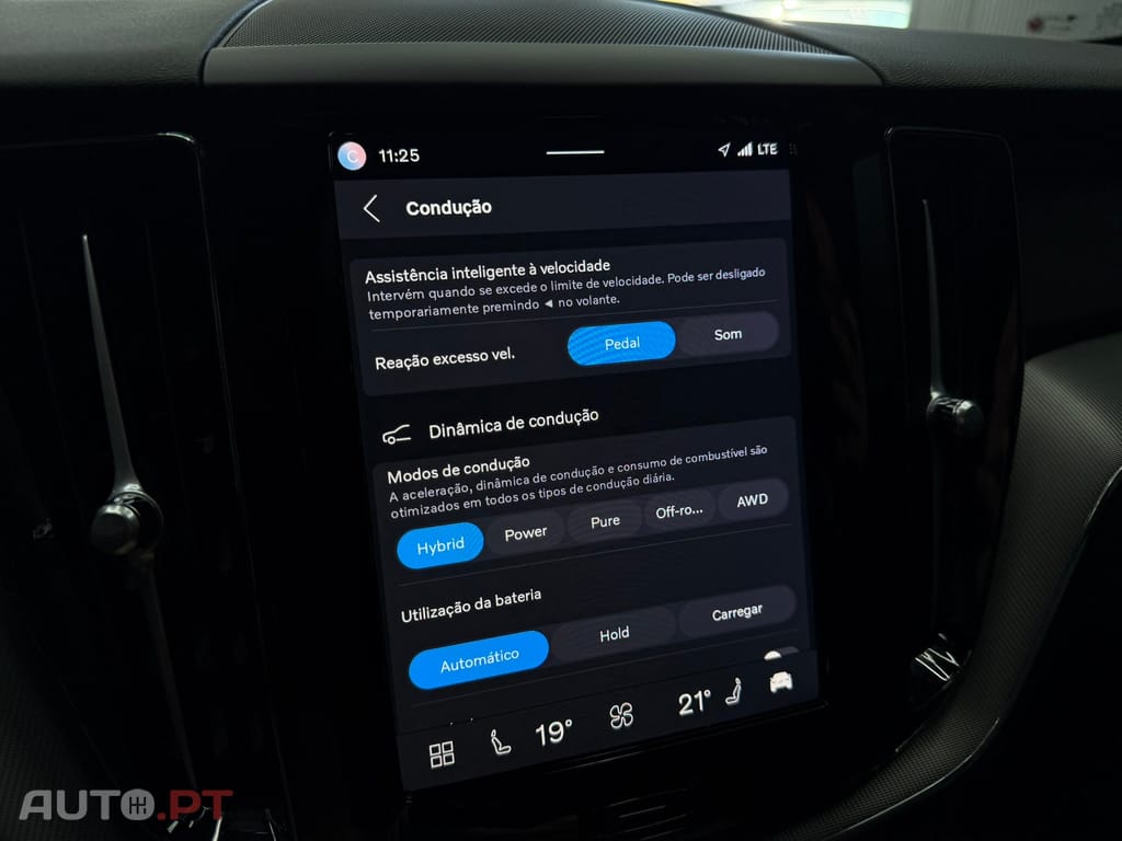 Volvo XC 60 2.0 T6 PHEV Black Edition AWD — fotografia 46