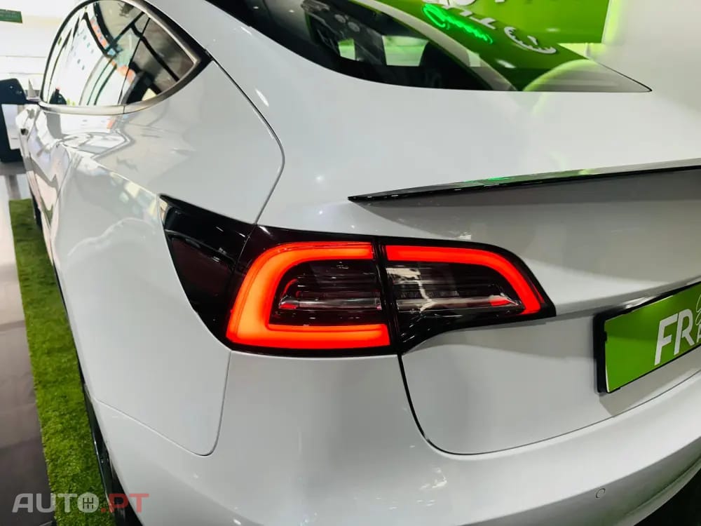 Tesla Model 3 Standard Range Plus RWD