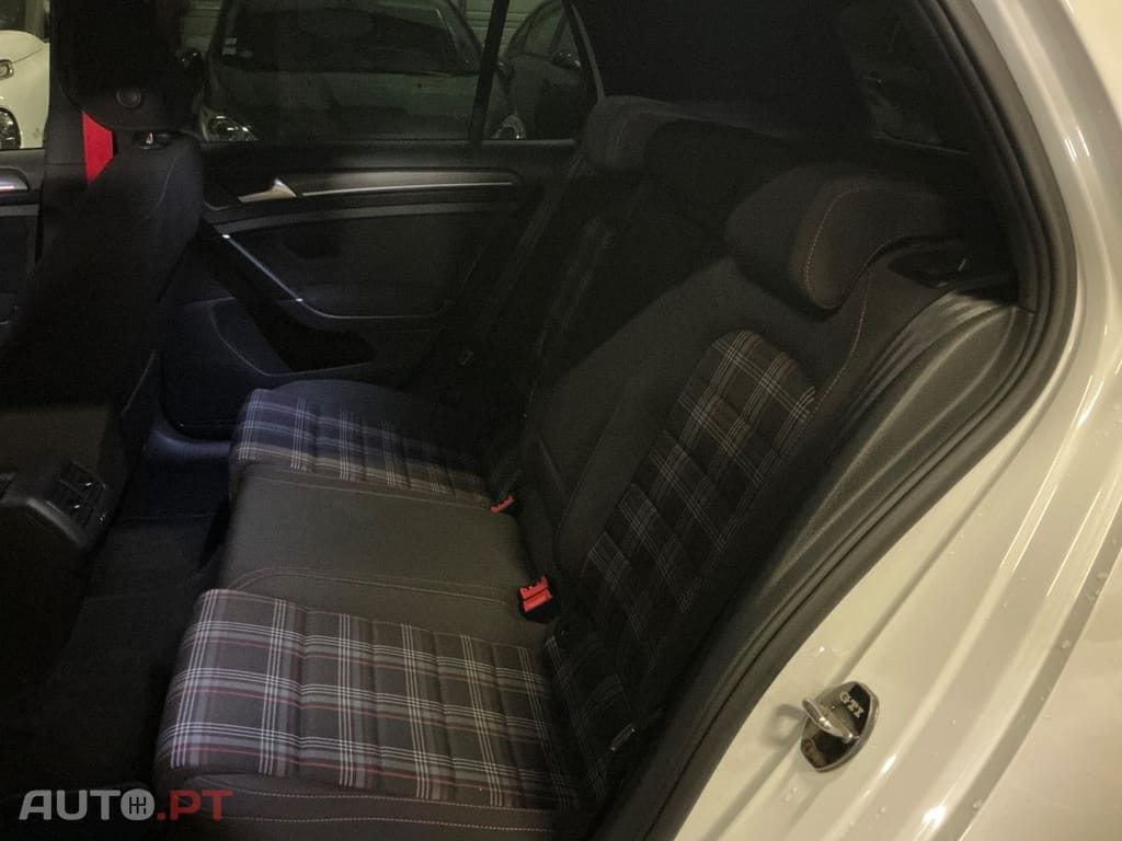 Volkswagen Golf 2.0 TSI GTI DSG Performance