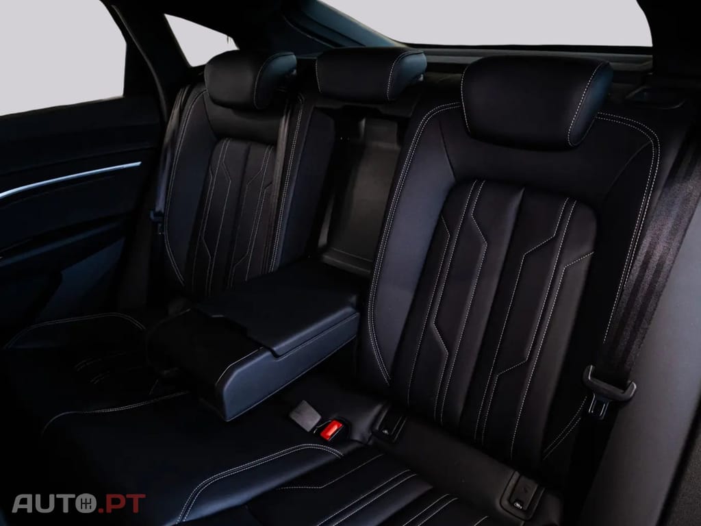 Audi E-Tron I.V.A DEDUTÍVEL 50 S LINE