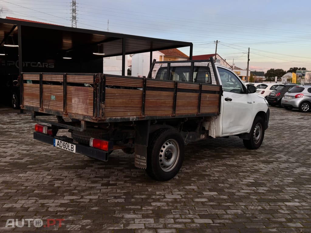 Toyota Hilux 2.4 D-4D 4WD CS CM