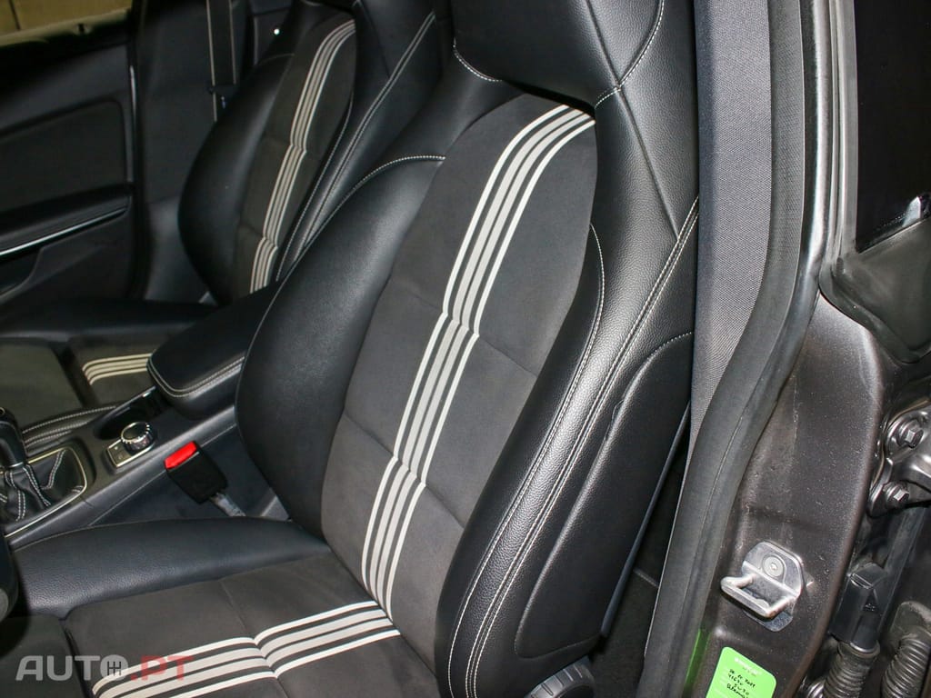 Mercedes-Benz CLA 180 AMG Line