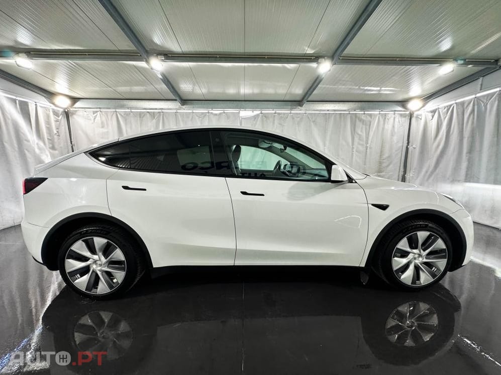 Tesla Model Y Long Range Dual Motor AWD