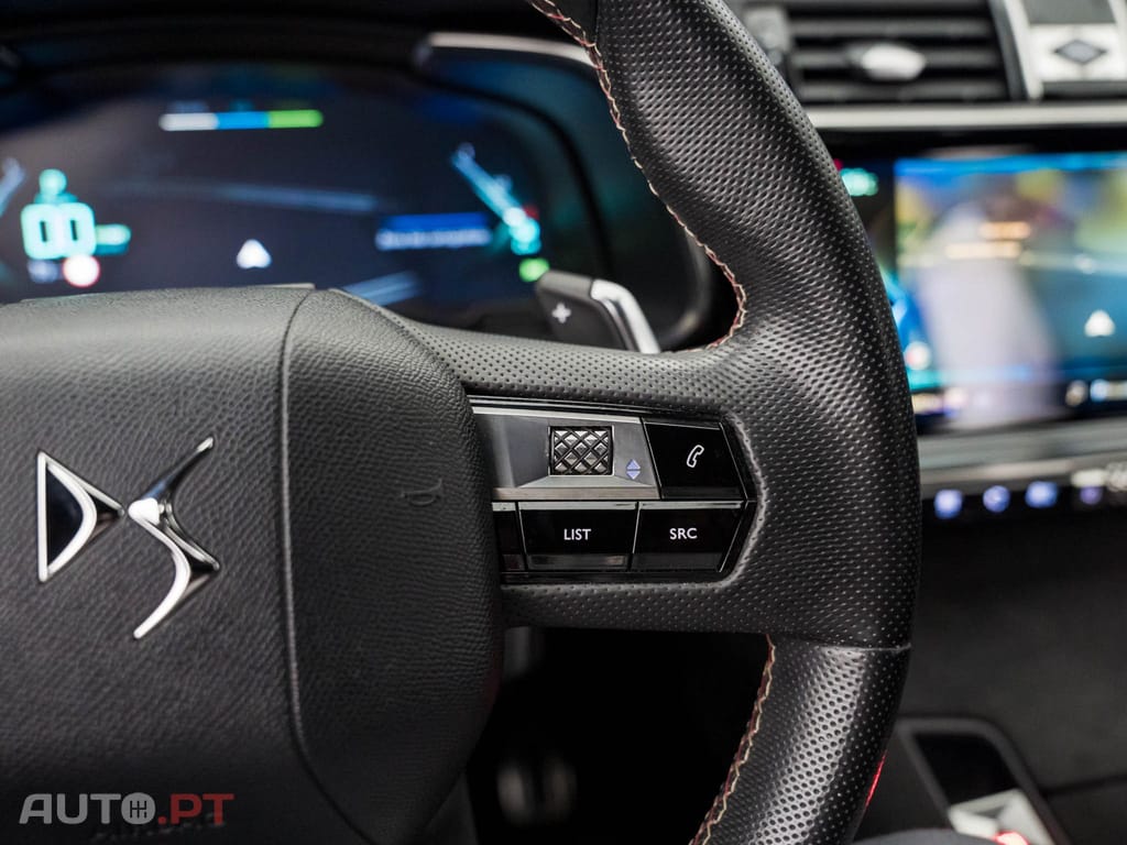 DS DS7 Crossback E-Tense Performance Line EAT8