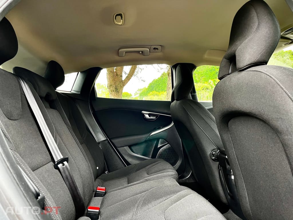 Volvo V40 D2