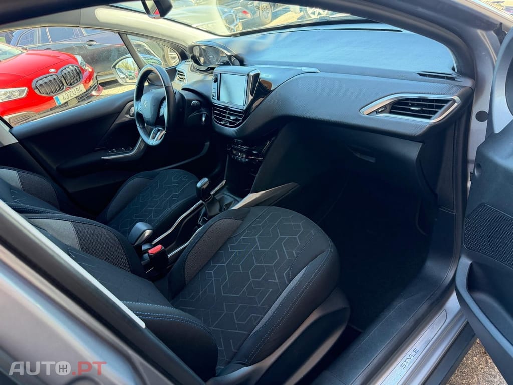 Peugeot 2008 1.2 PureTech Style