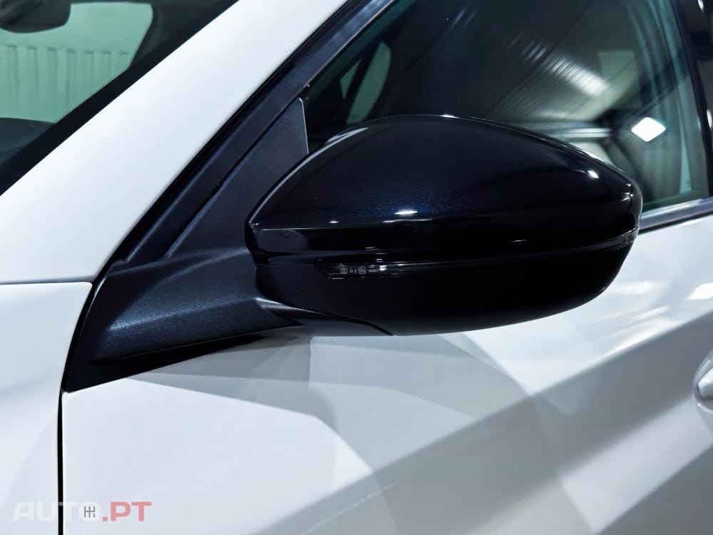 Peugeot 208 1.2 Hybrid Allure e-DCS6