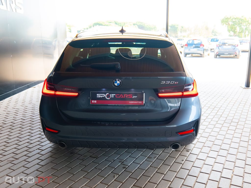 BMW 330 e Touring Corporate Edition Auto