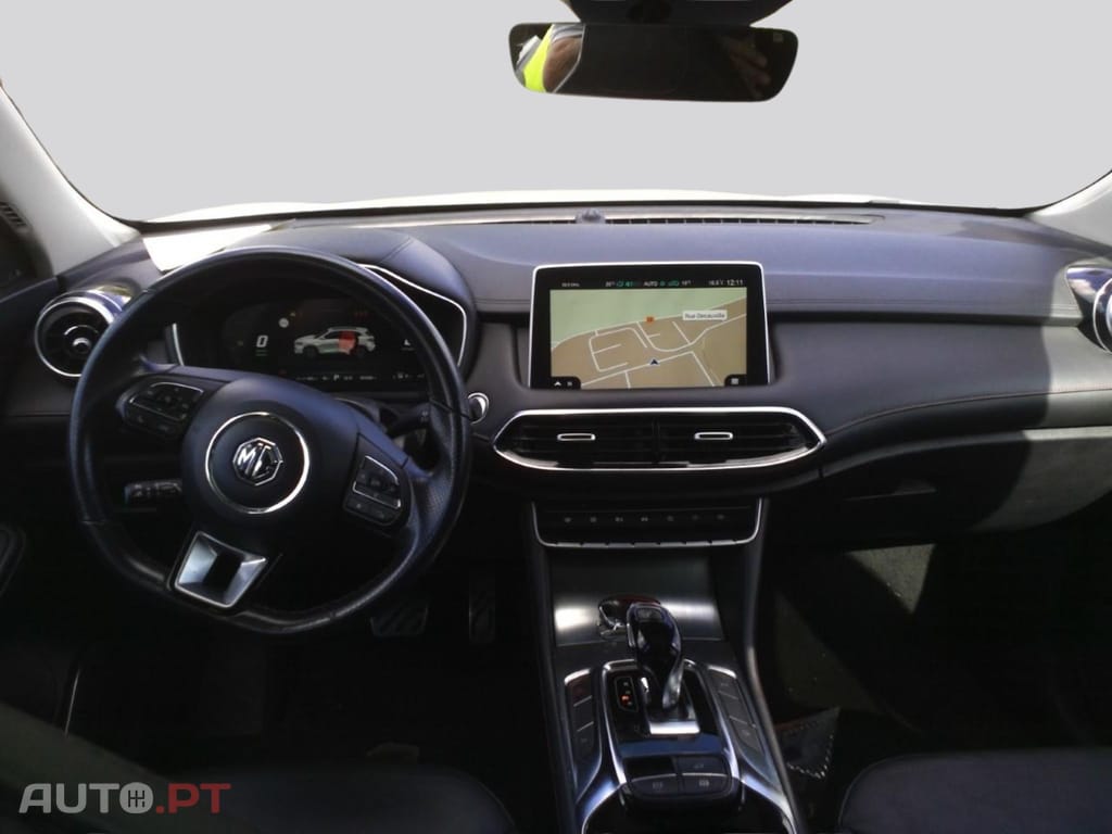MG EHS PHEV Hybrid Luxury