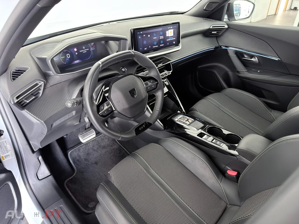 Peugeot E-2008 54 kWh GT