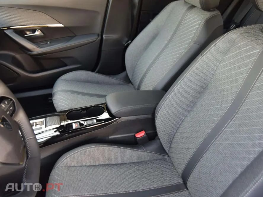 Peugeot 2008 1.2 Hybrid Allure e-DCS6