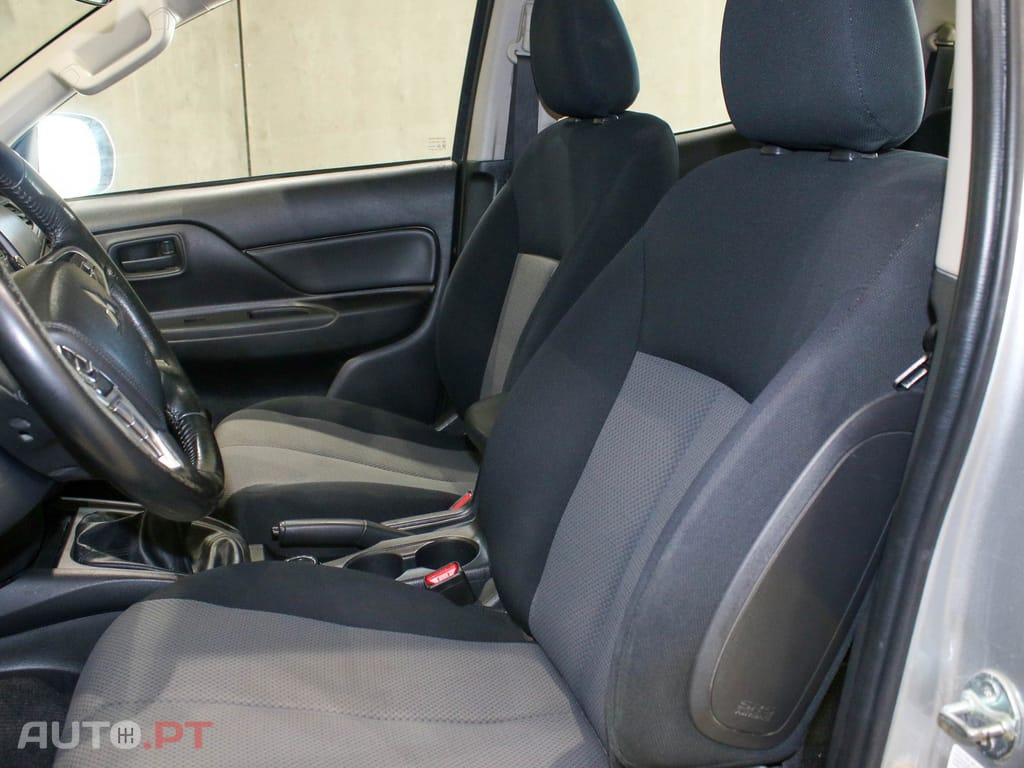 Mitsubishi L200 2.3 DI-D CD Invite 4WD