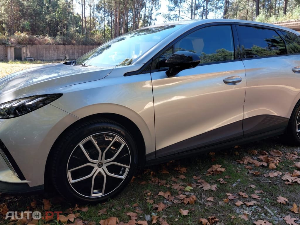 MG MG4 64 kWh Luxury