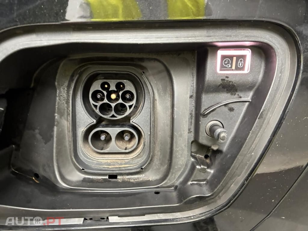 Peugeot E-2008 50 kWh Allure Pack