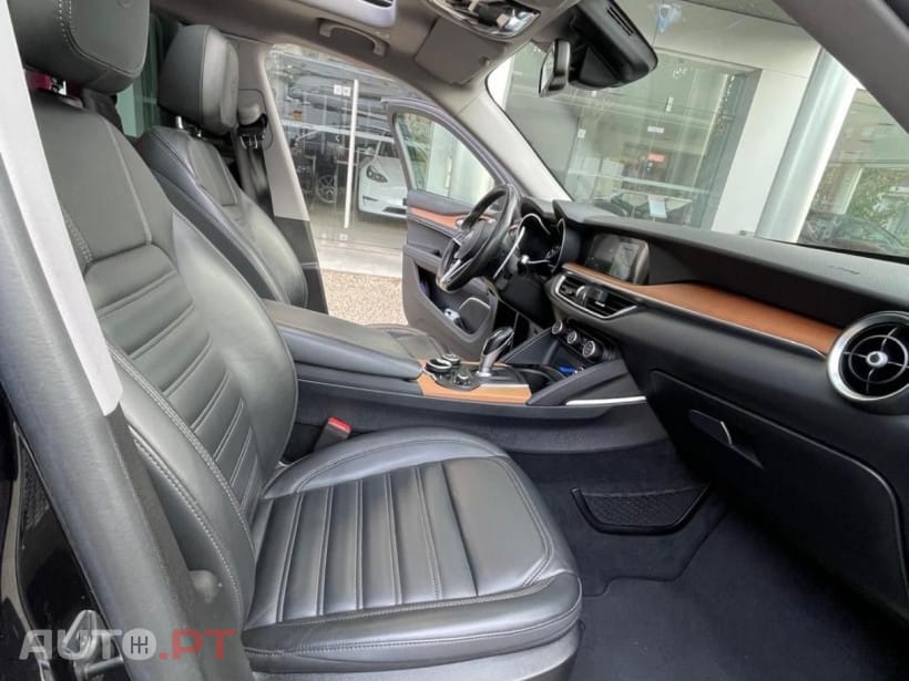 Alfa Romeo Stelvio 2.0 Turbo 16V AT8-Q4 First Edition