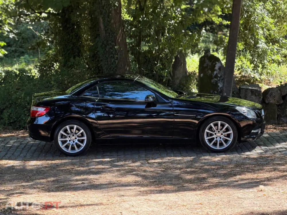 Mercedes-Benz SLK 200 Outro