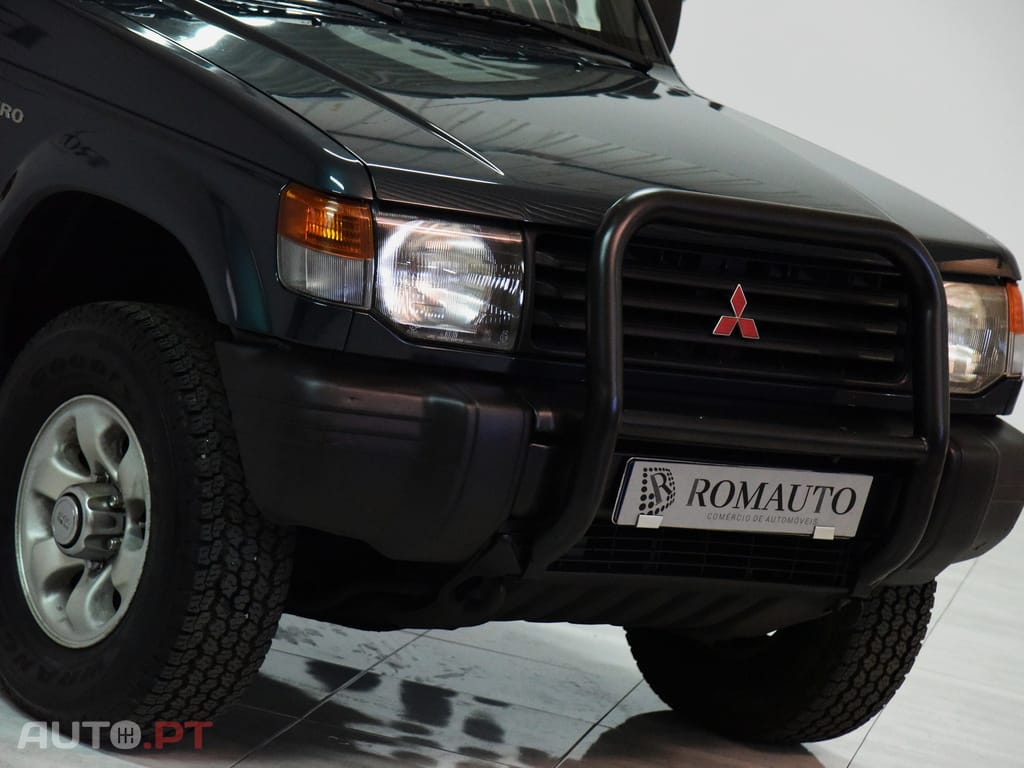 Mitsubishi Pajero 2.5 TD GL Canvas Top