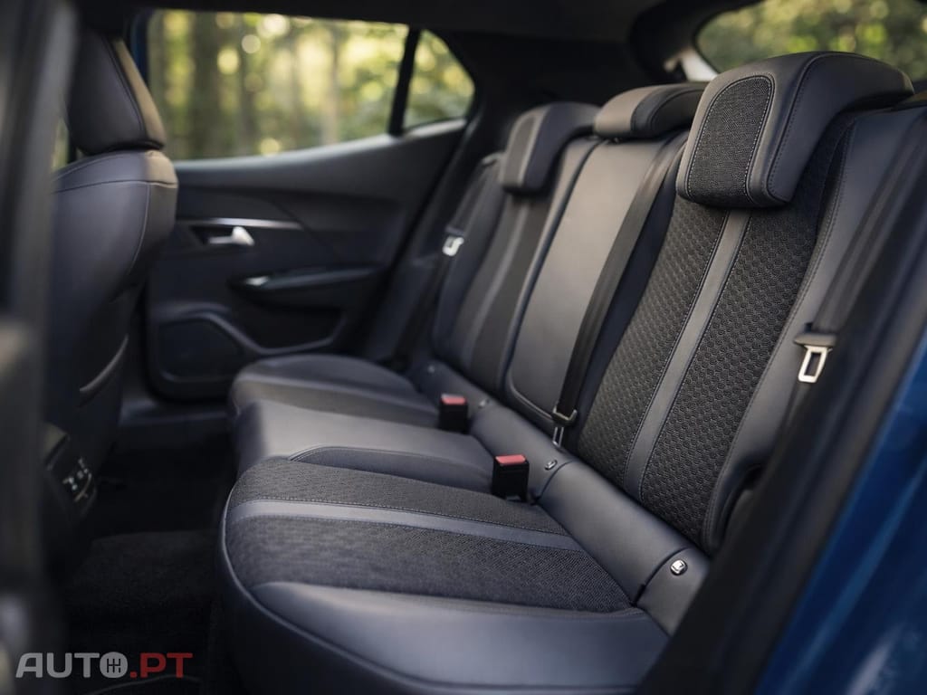 Peugeot E-2008 50 kWh Allure