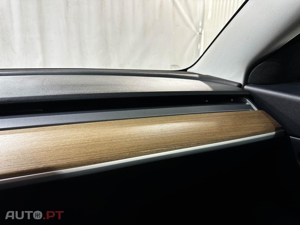 Tesla Model 3 Long-Range Dual Motor AWD — fotografia 27