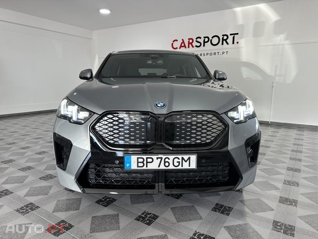 BMW iX2 eDrive20 Pack Desportivo M
