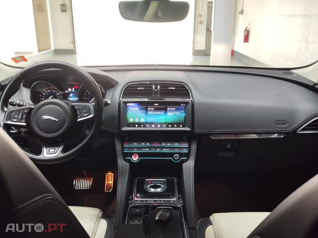 Jaguar F-Pace 2.0 i4D Portfolio AWD Aut.