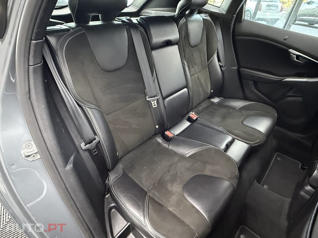 Volvo V40 2.0 D2 R-Design Momentum Geartronic