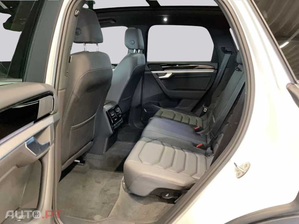 Volkswagen Touareg 3.0 TSI eHybrid 4-M I.V.A DEDUTIVEL 