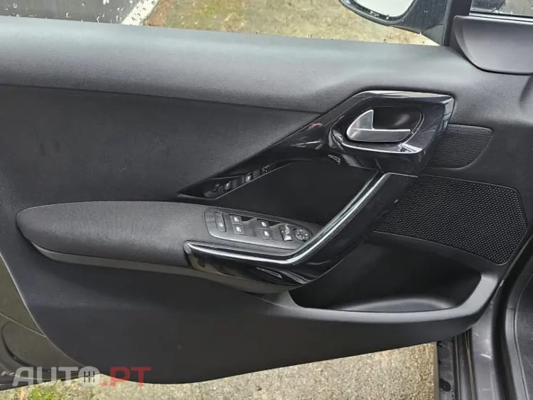 Peugeot 2008 1.2 PureTech Signature
